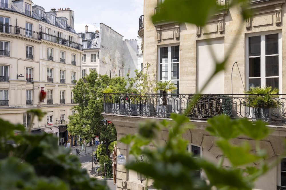 Le Régent Hotel Paris - Surrounding
